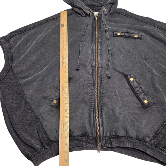 We The Free What’s Next Hooded Poncho Vest Washed Black Oversized Medium NWT - Picture 12 of 16